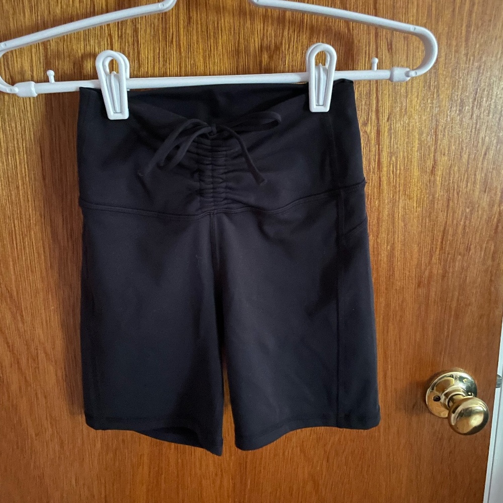 Fabletics PureLuxe 6" black shorts